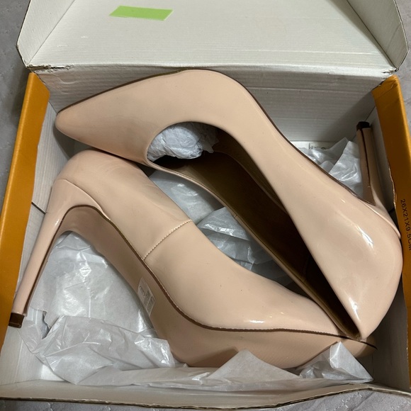 Chase & Chloe patent pumps - Picture 3 of 3